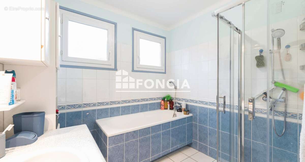 Maison à NEUVILLE-SUR-SAONE