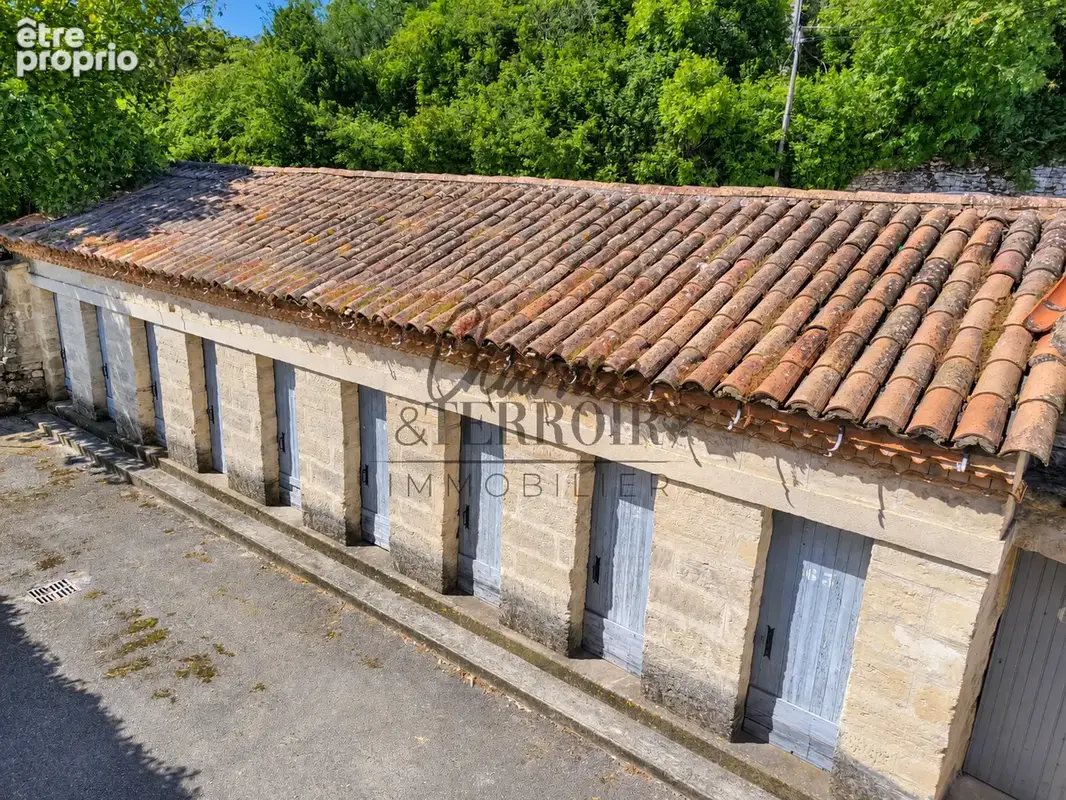 UZES Appartement dans résidence sécurisée avec piscine - photo 12