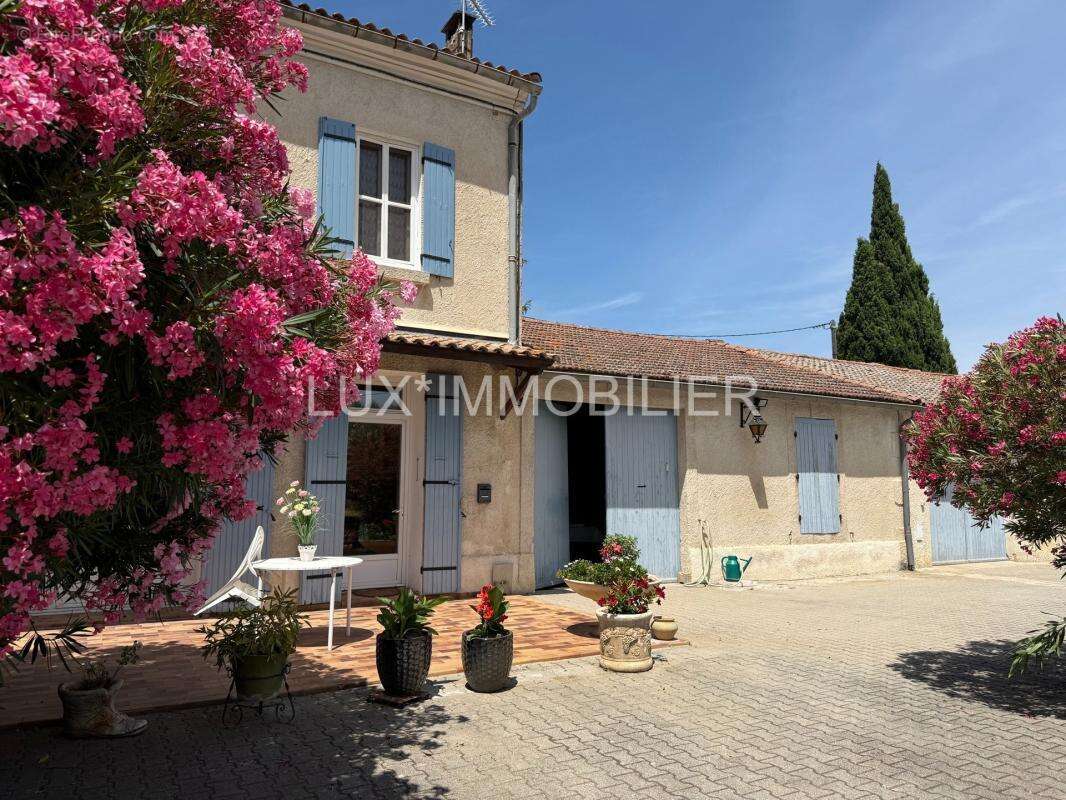 Chateaurenard - mas avec dependances a rafraichir - photo 17