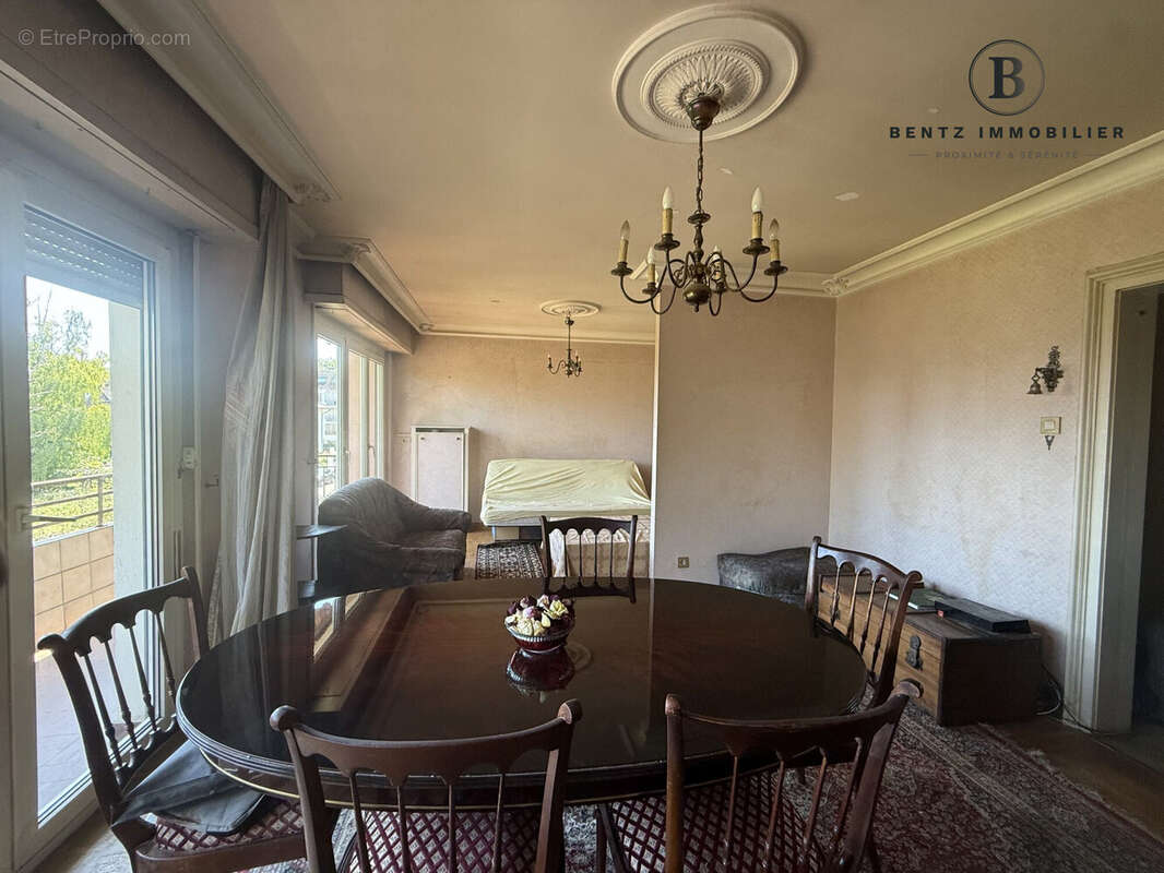 Salle à manger/séjour/balcon Sud-Ouest - Appartement à STRASBOURG