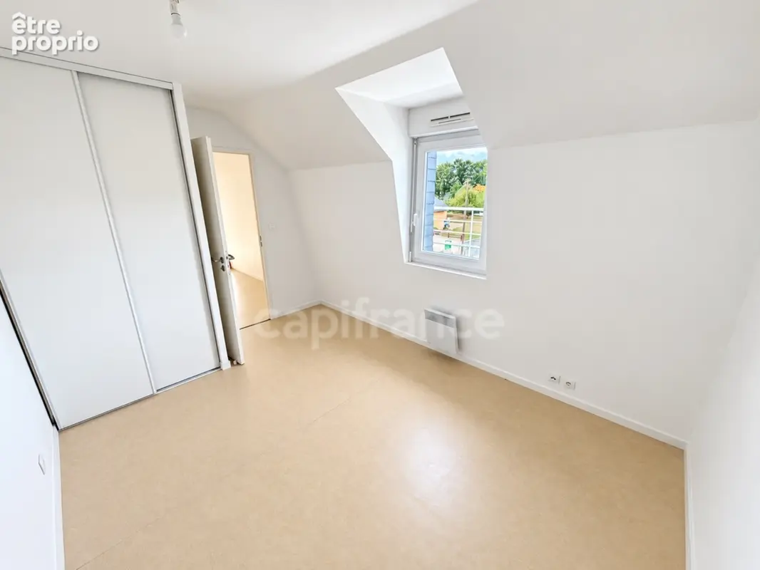 Appartement à vendre 2 pièces CARHAIX PLOUGUER (29) - photo 2