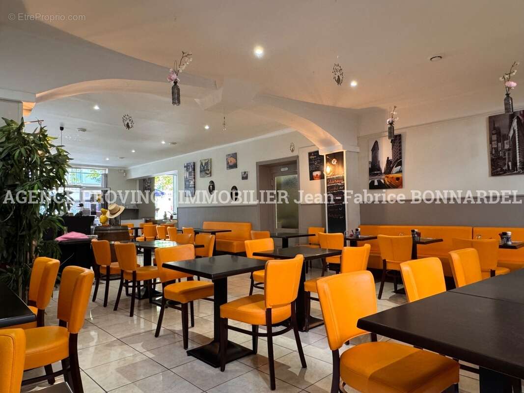 Commerce à SAINTE-CECILE-LES-VIGNES