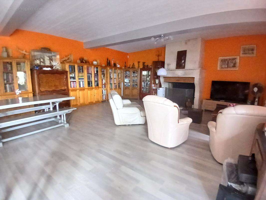 Maison à MORNAC