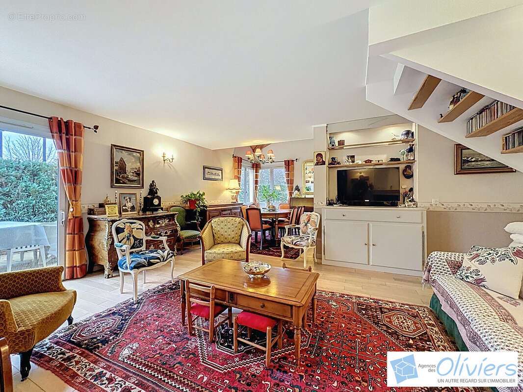 Maison à VOISINS-LE-BRETONNEUX