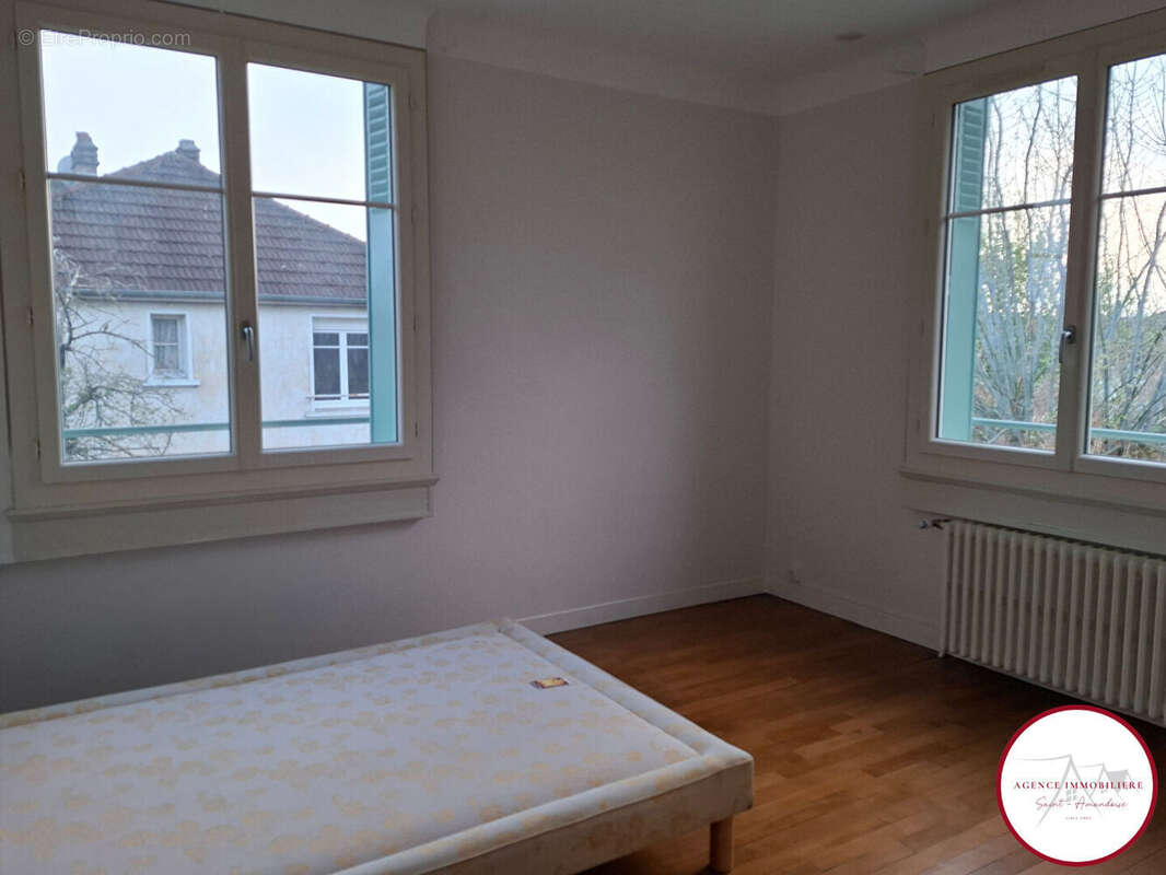 Maison à SAINT-AMAND-MONTROND