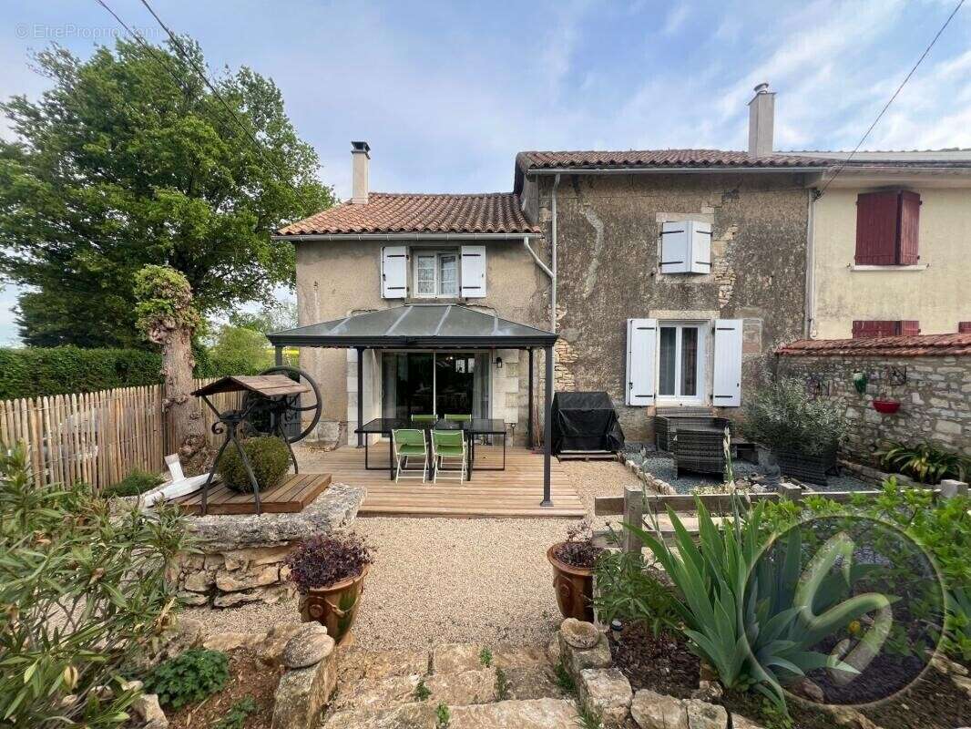Maison à PAMPROUX