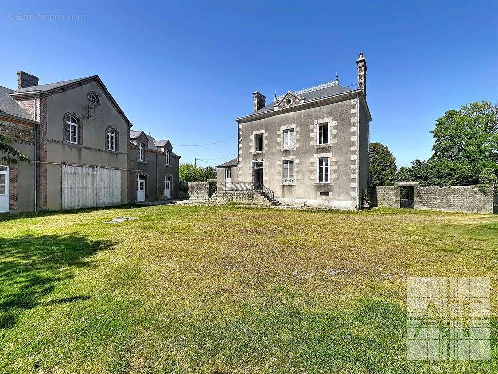 Maison à COUPTRAIN