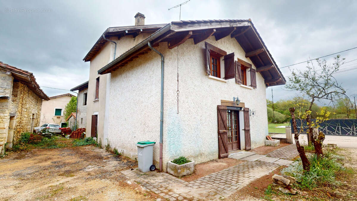 Maison à NEUVILLE-SUR-AIN