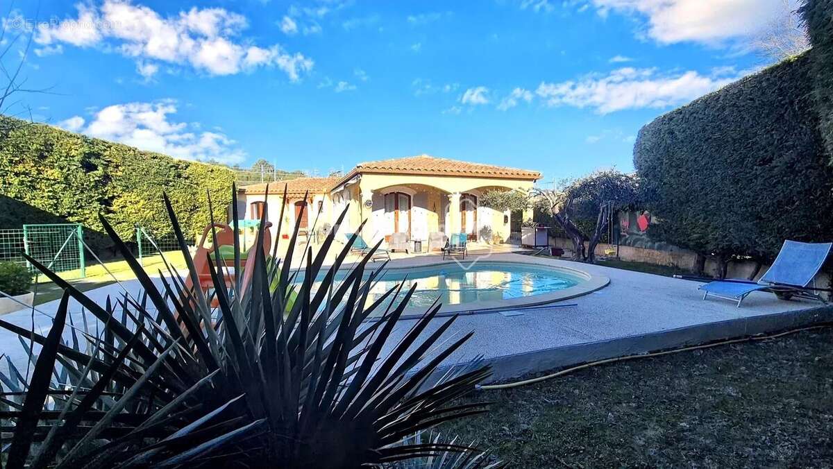 Maison à LES ANGLES