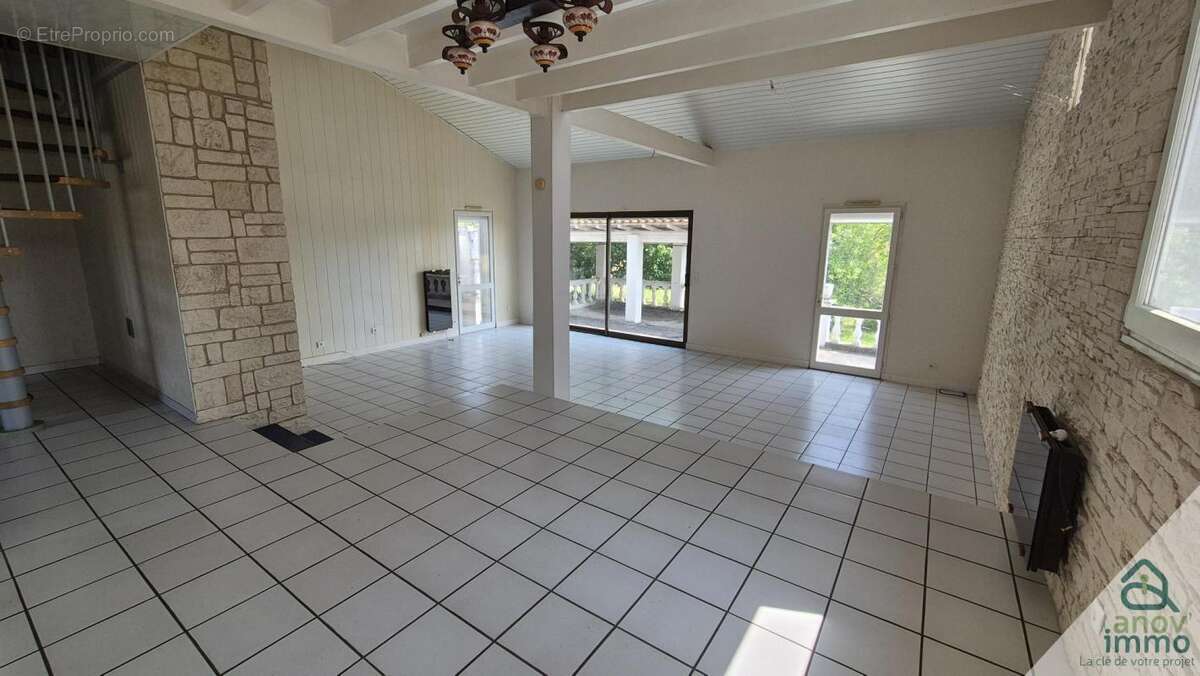 Maison à BLANZAC-PORCHERESSE