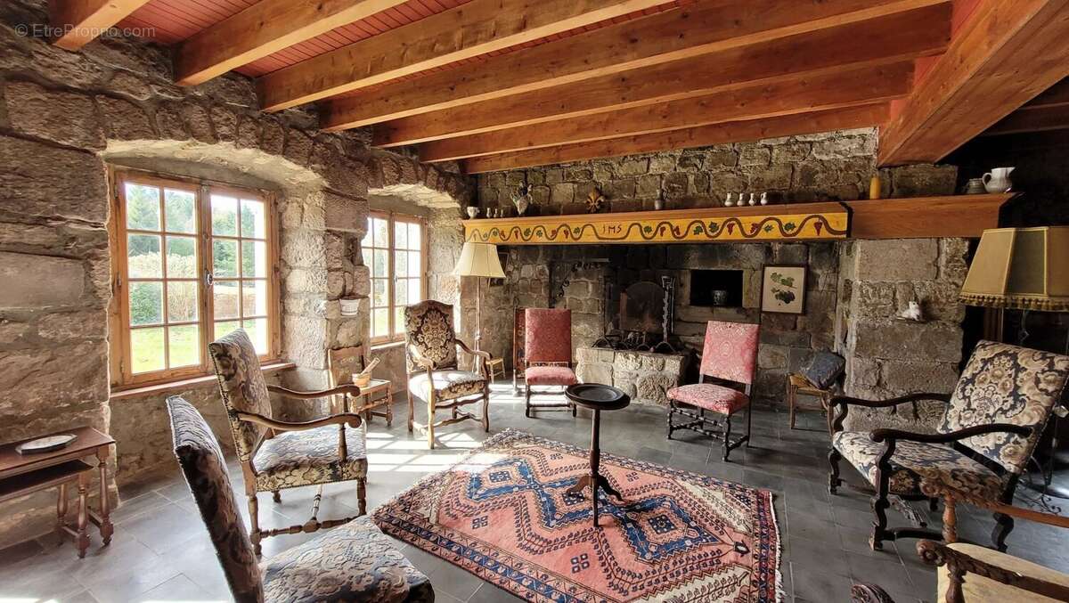 Maison à CHENEREILLES