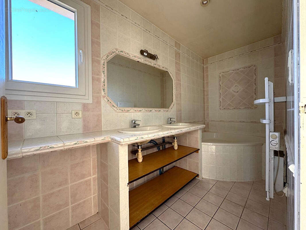 Maison à BAGNOLS-SUR-CEZE