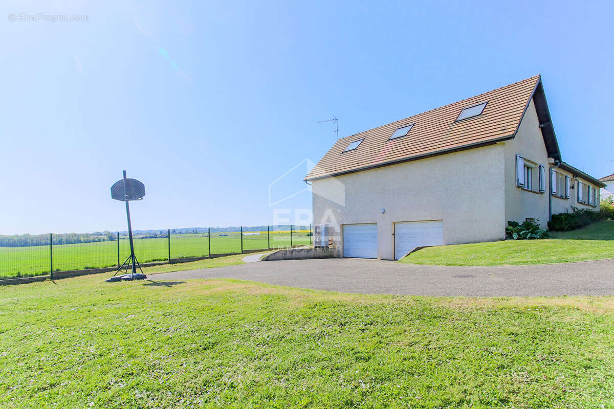 Maison à BEYNES