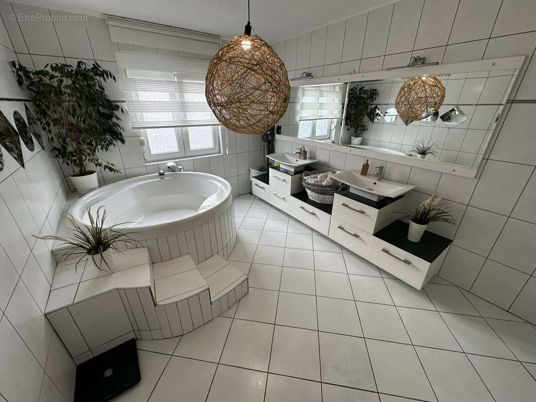 Maison avec 3 appartements 12 pièces de 350 m2 - photo 5