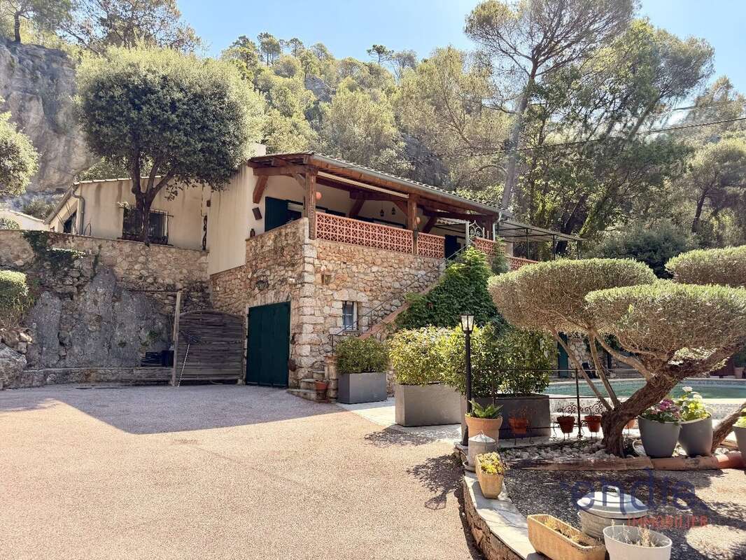 Maison à VILLECROZE