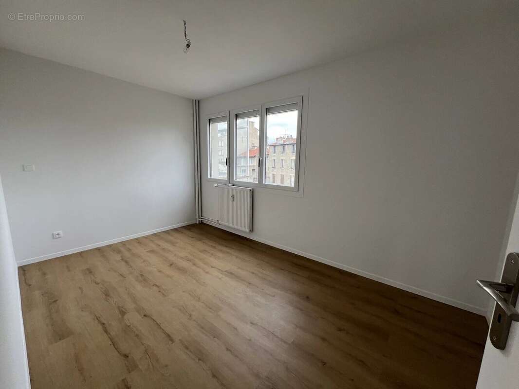 Appartement de 90 m² avec parking  - Secteur prisé rue Blatin - photo 11