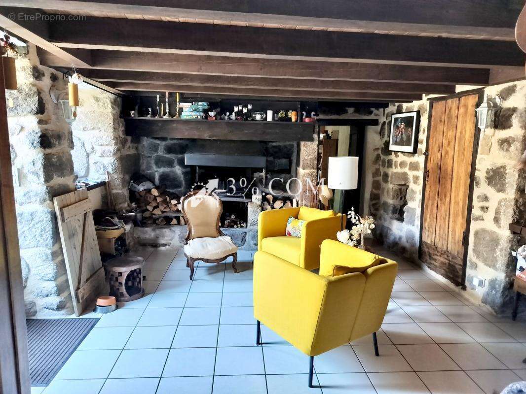 Maison à SAINT-GENEST-LACHAMP