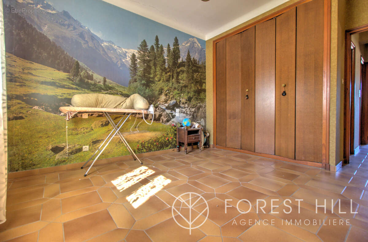 Maison 4 faces   fort potentiel, grand garage et terrain - photo 8
