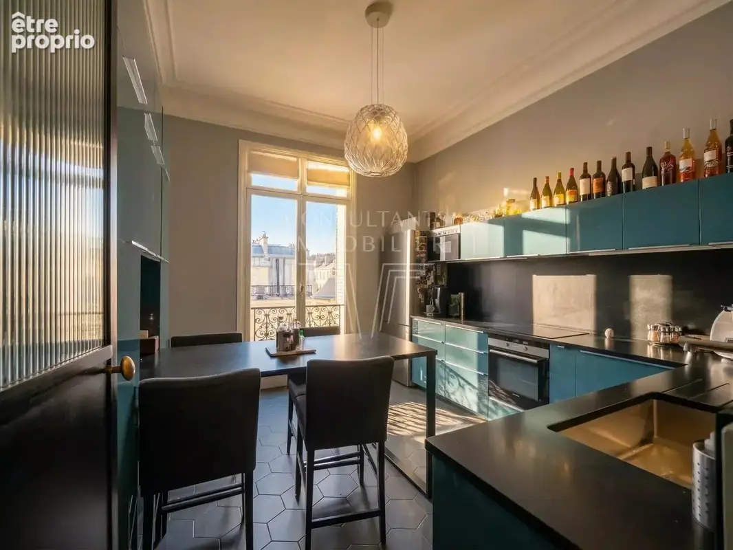 Haussmannien - 4 chambres - balcon filant - janson de sailly - - photo 3