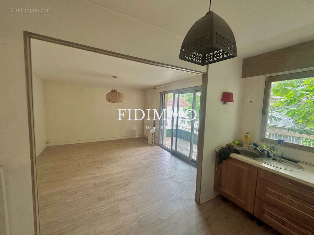 Appartement à SAINT-MAUR-DES-FOSSES