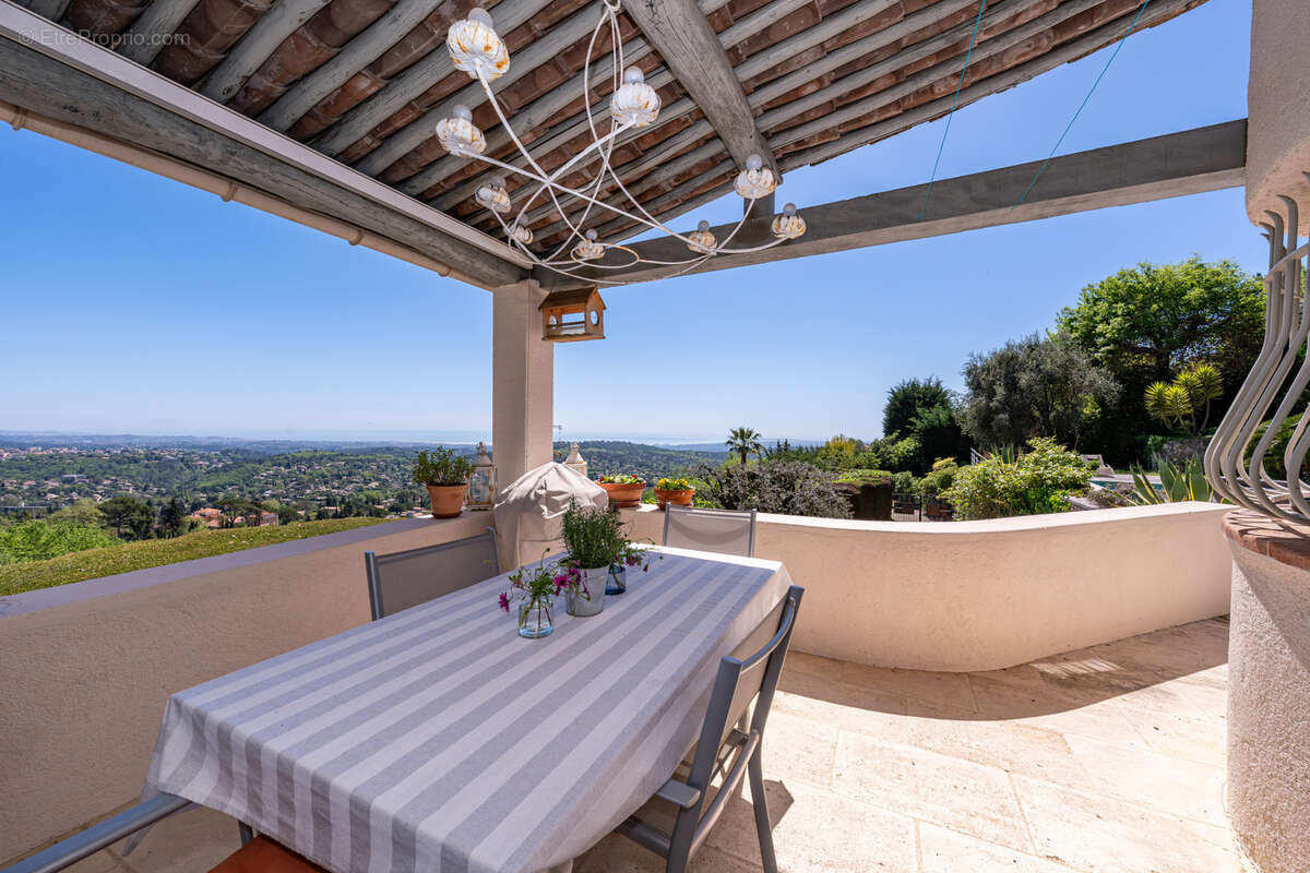 Maison à TOURRETTES-SUR-LOUP