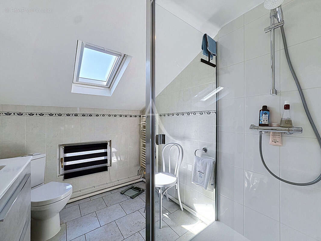 RARE À VAUX - Maison familiale 141 m², double garage, 2 terrasses et jardin ! - photo 15