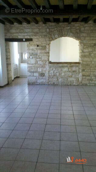 Appartement à COURSON-LES-CARRIERES