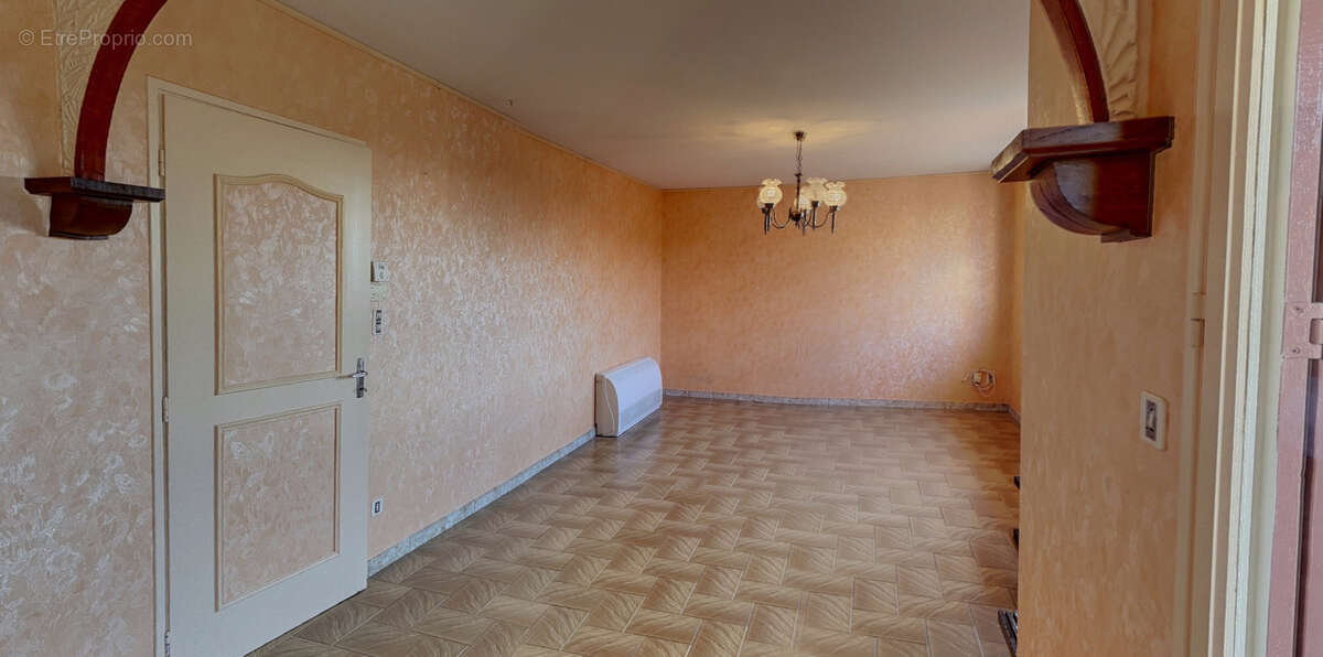 Maison à CASTELNAU-MONTRATIER