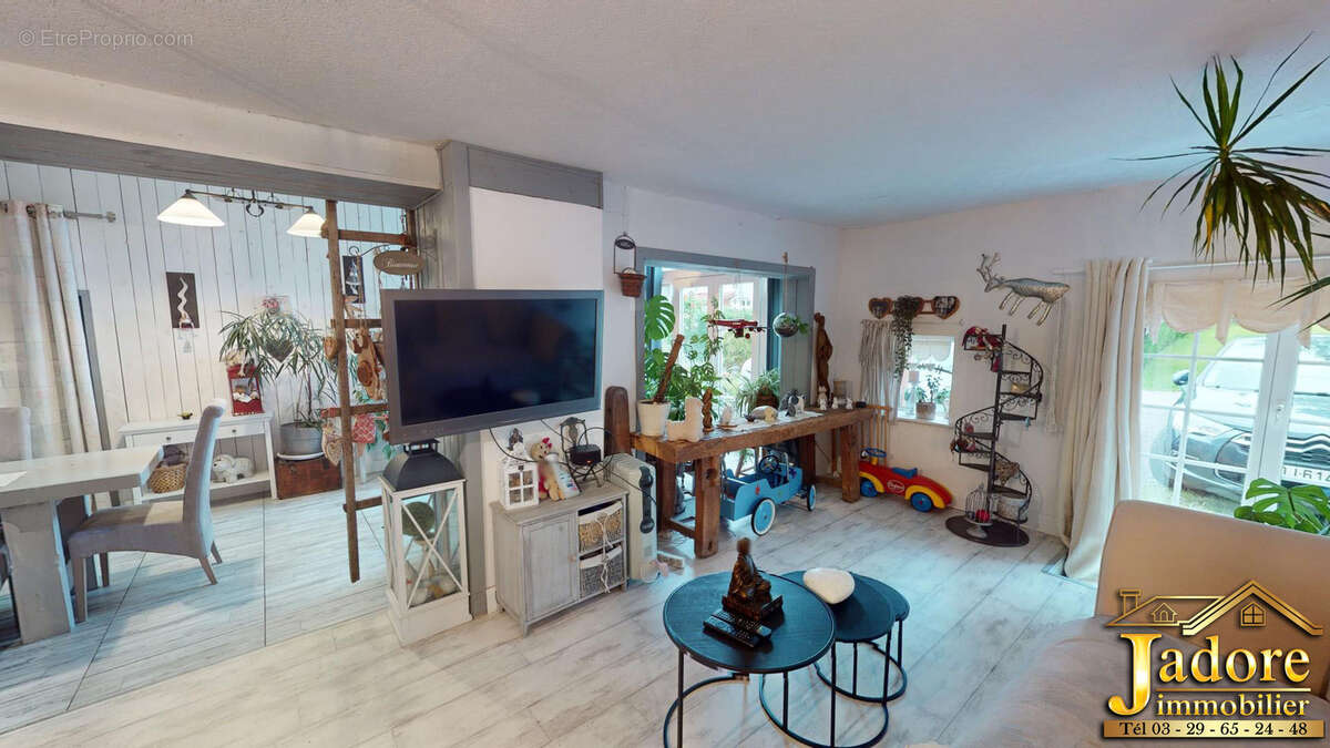 Maison à ETIVAL-CLAIREFONTAINE