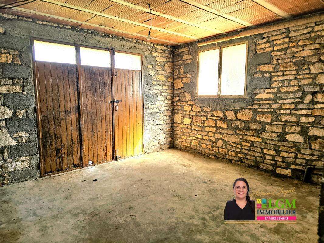 Maison à SAINT-HILAIRE-DE-BRETHMAS