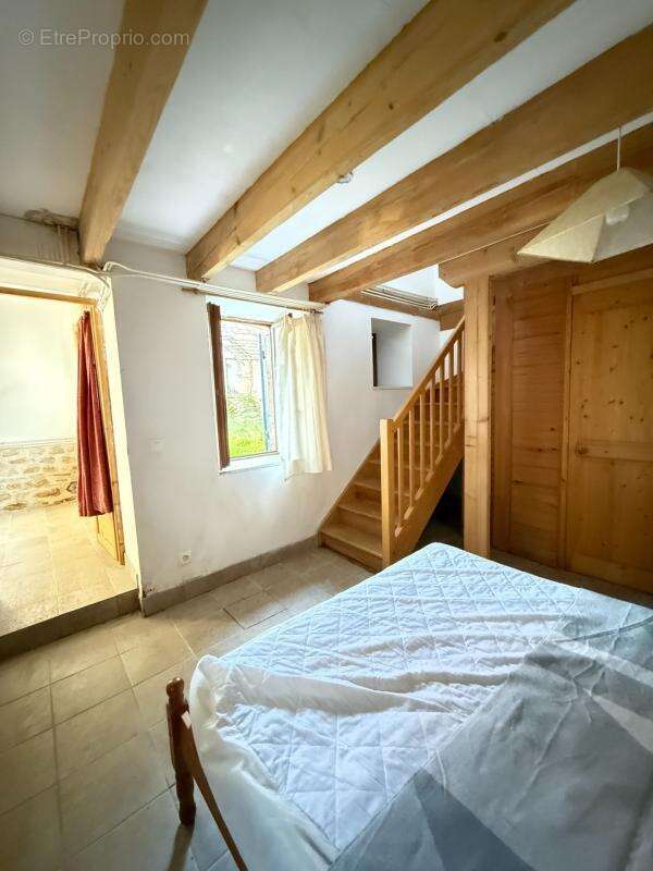 BELLE OPPORTUNITE ! Maison en pierre de 165m², pleine de charme, 4 chambres, Cour intérieure de 379m² 93 000 € - photo 17