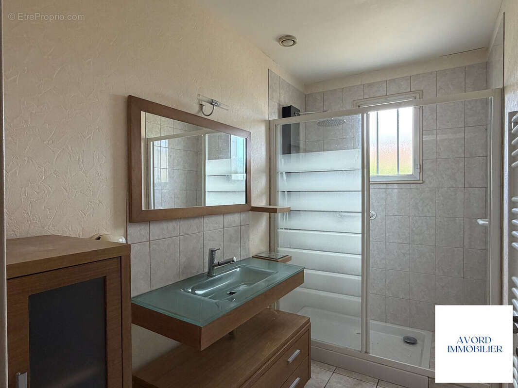 Maison 113 m² à Avord  - photo 4