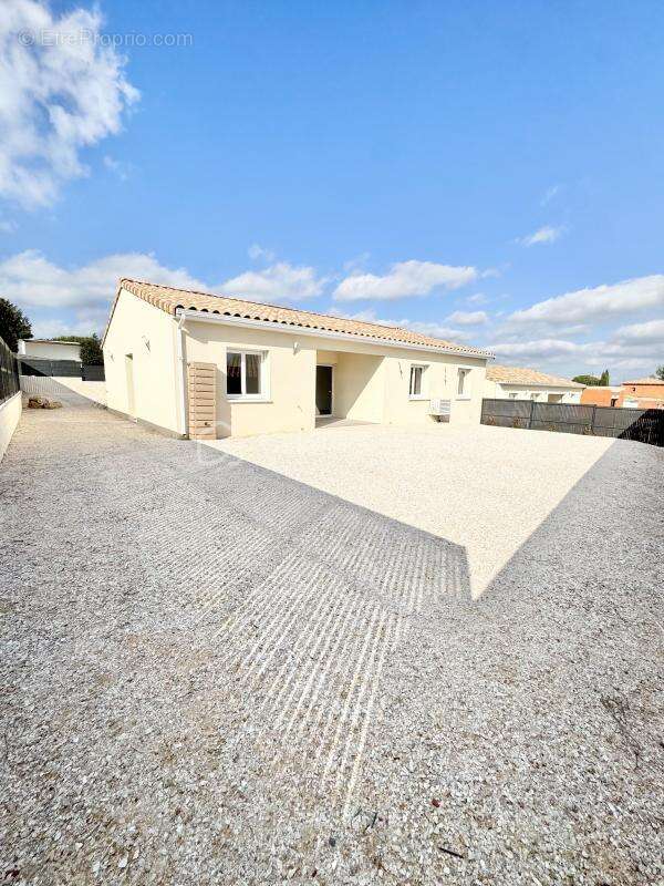 Maison à POUZOLLES