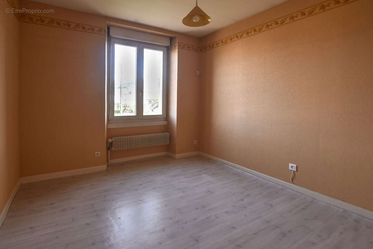 Devecey : Grande maison 248 m² sur 2016 m² de terrain avec dépendances - photo 11