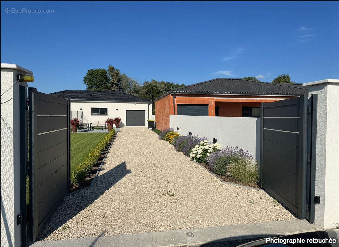 Maison à PINEUILH