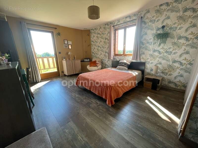 Maison à SAINT-ETIENNE-DE-FURSAC