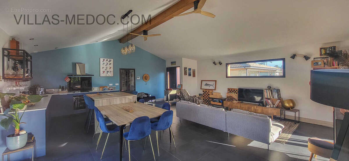 Maison à VENDAYS-MONTALIVET