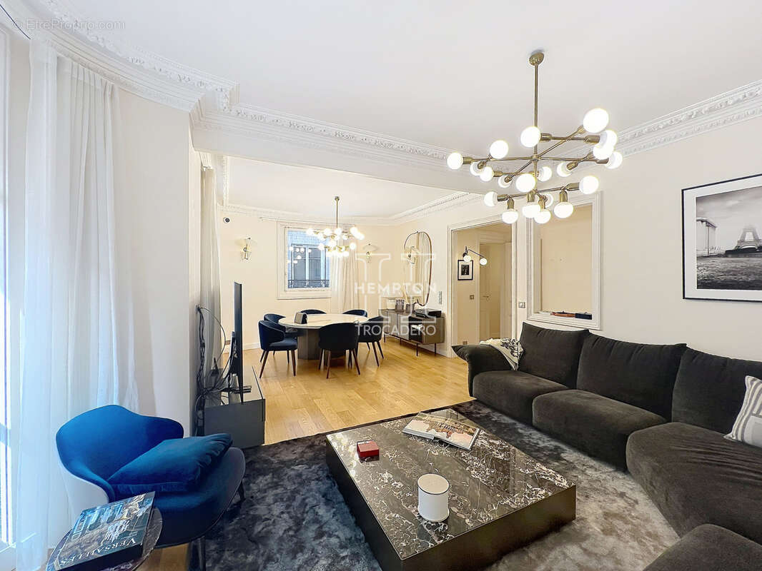Appartement à PARIS-16E