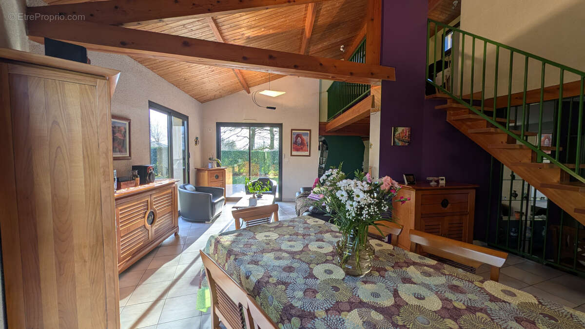 Maison à LES LANDES-GENUSSON