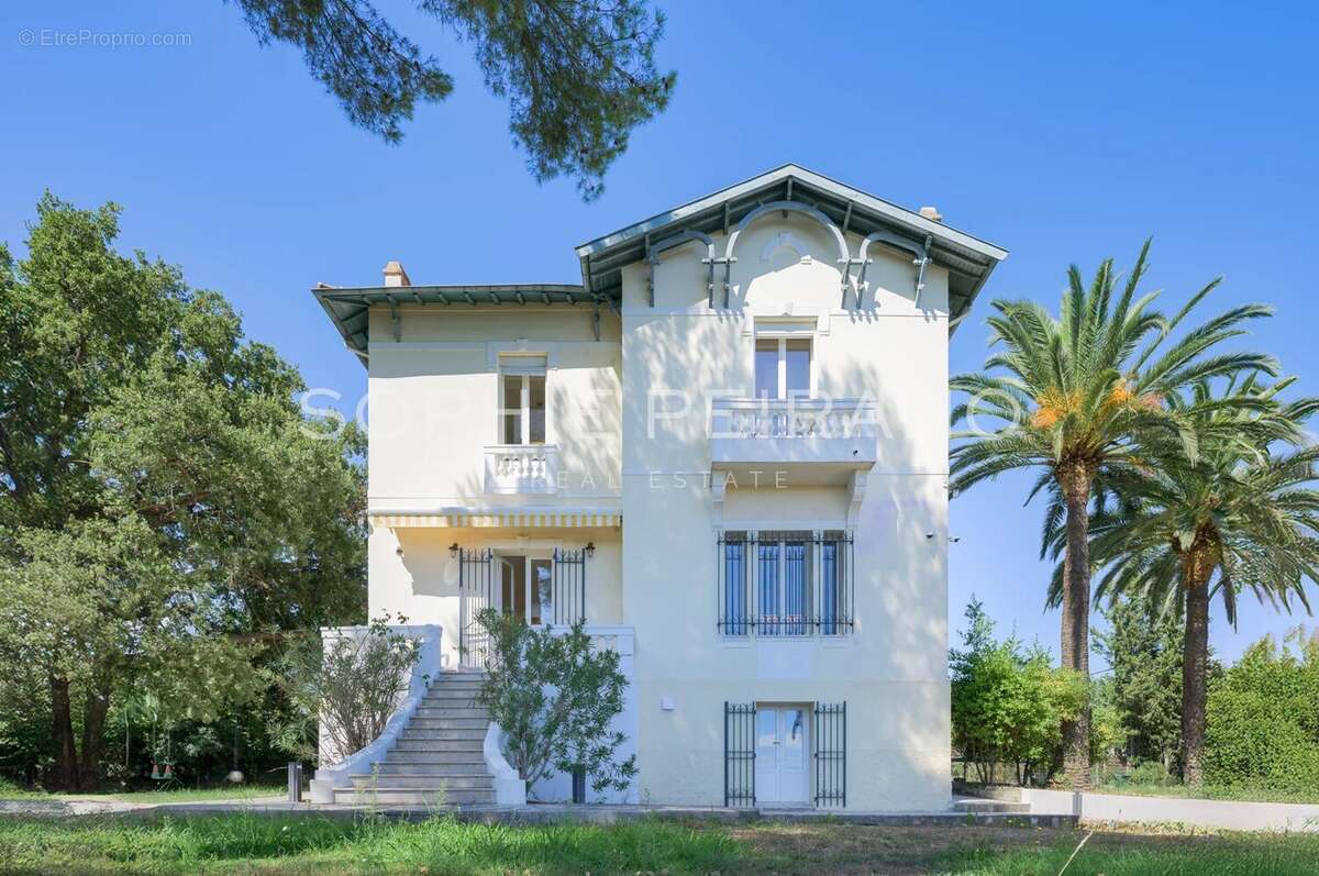 Antibes - villa belle époque avec piscine - photo 3