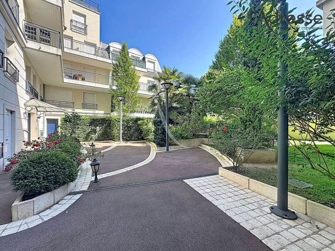 PUTEAUX/ République - Appartement 3 pièces 62m² - 1 Terrasse 16m²  - 1 Parking - 1 Cave - photo 12