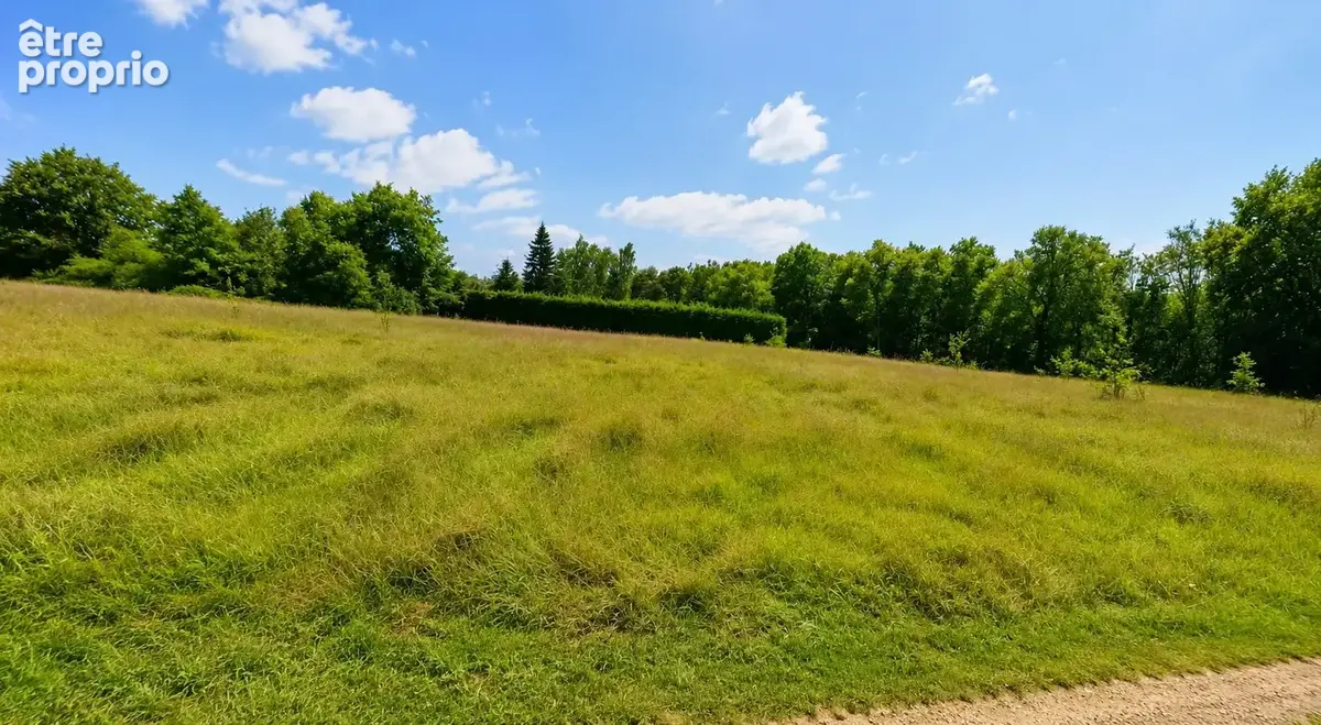 Terrain à SAINT-MARTIAL-DE-VALETTE