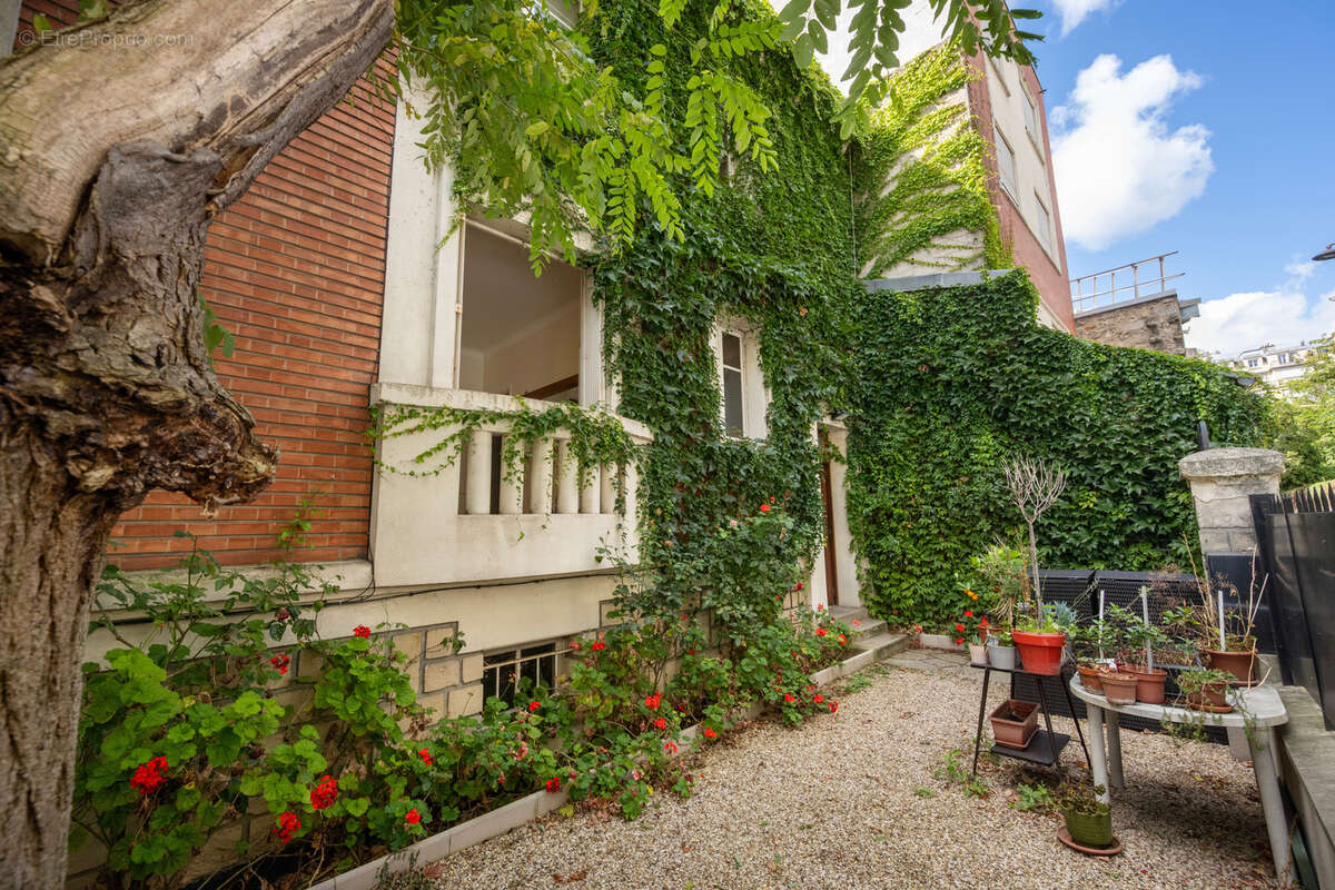 Appartement à PARIS-16E