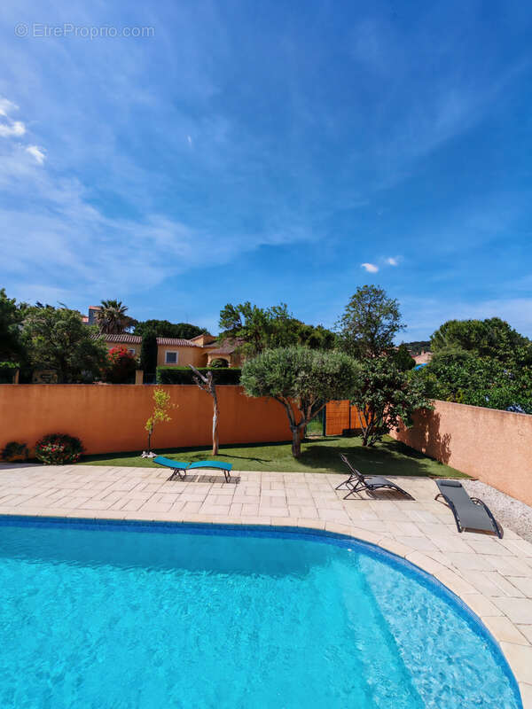 Villa récente (2009) de 160m2 avec piscine, jardin arboré et équipements modernes à Narbonne - Un cadre de vie - photo 2