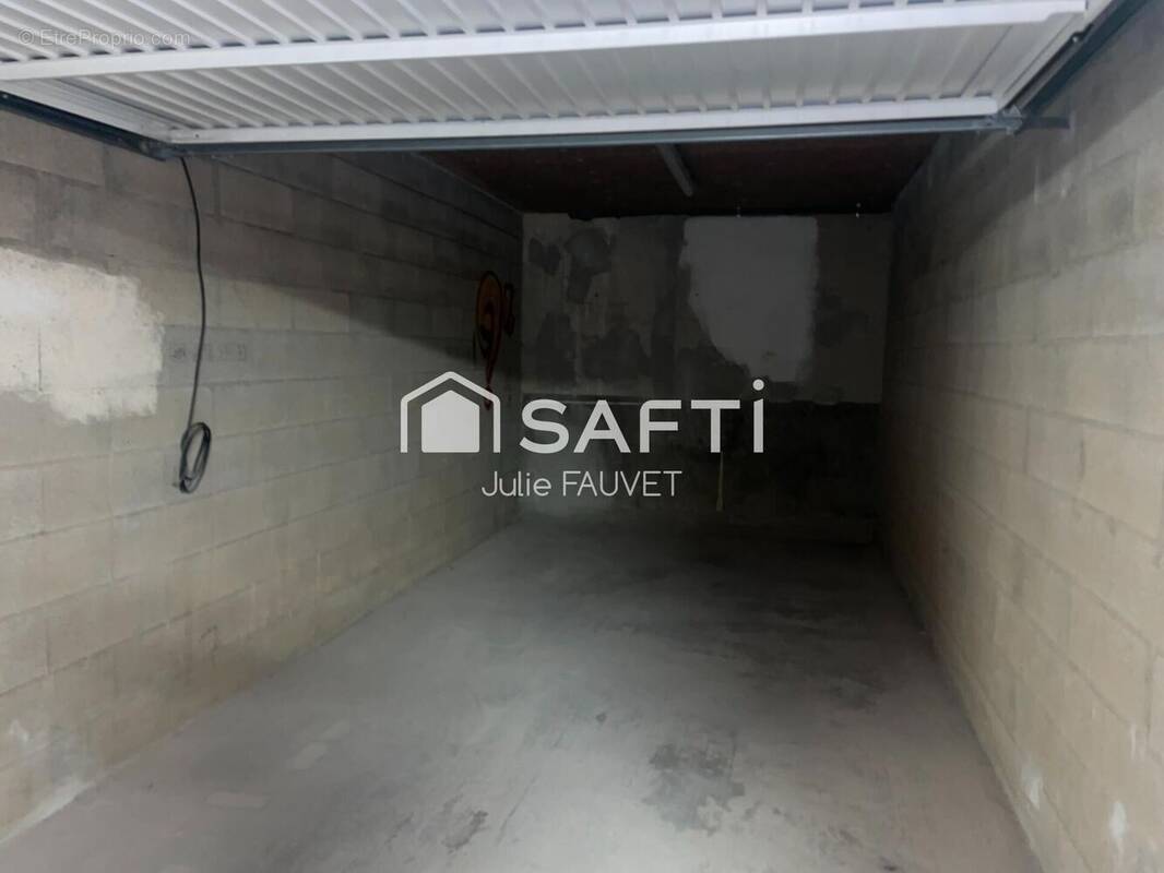 Photo 1 - Parking à FREJUS