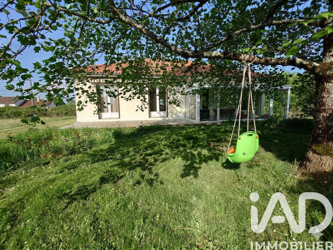 Photo 2 - Maison à SAINT-JUNIEN