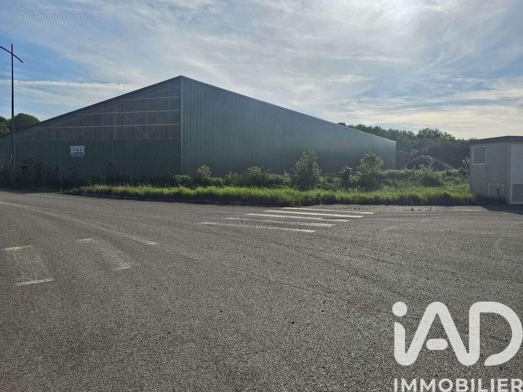 Photo 2 - Commerce à MONTROND