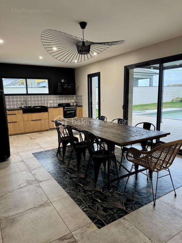 Maison à PONT-EVEQUE