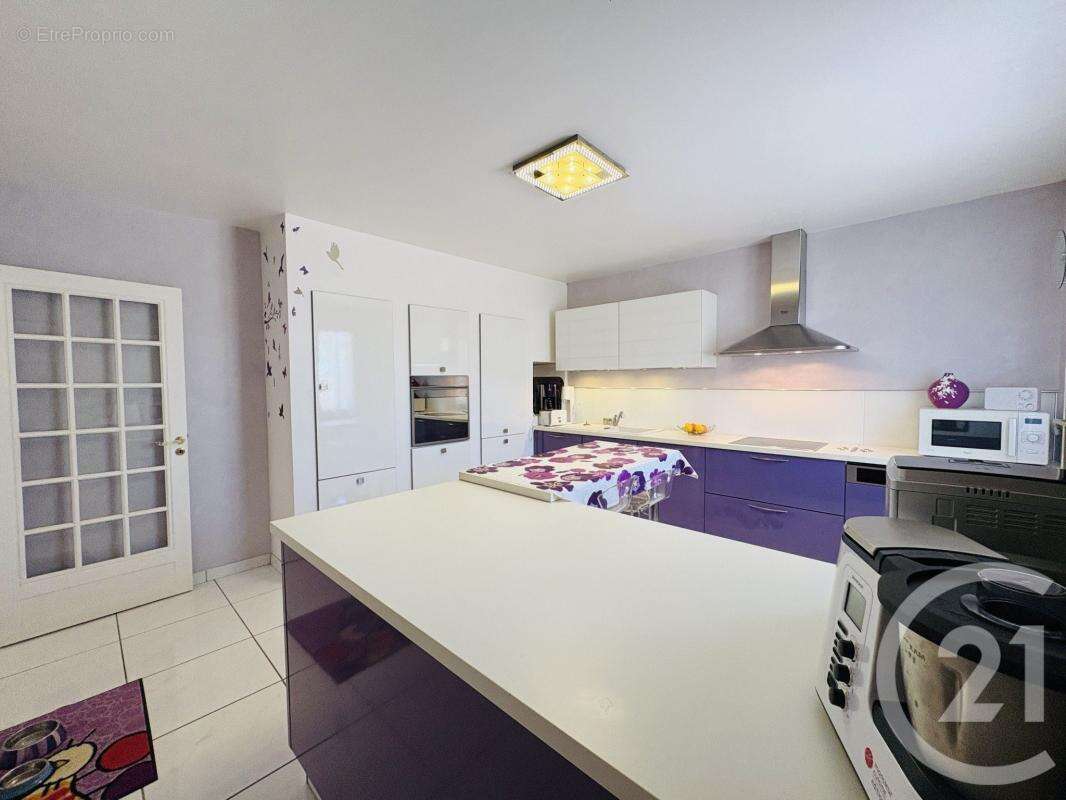 Maison 155 m² à Peyrat-De-Bellac  - photo 11