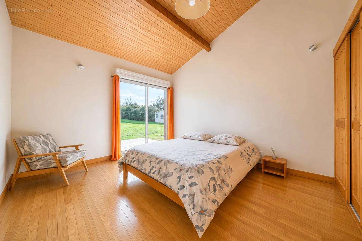 Maison lumineuse de 196 m² à Cubzac-les-Ponts - photo 9